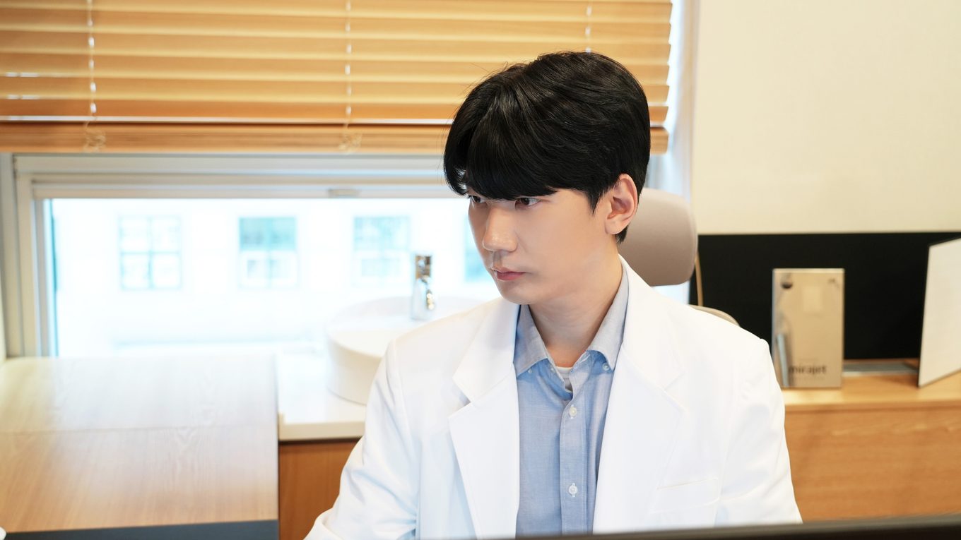 탈모 자가진단 방법과 치료 종류, 모낭강화주사와 줄기세포치료 효과는?