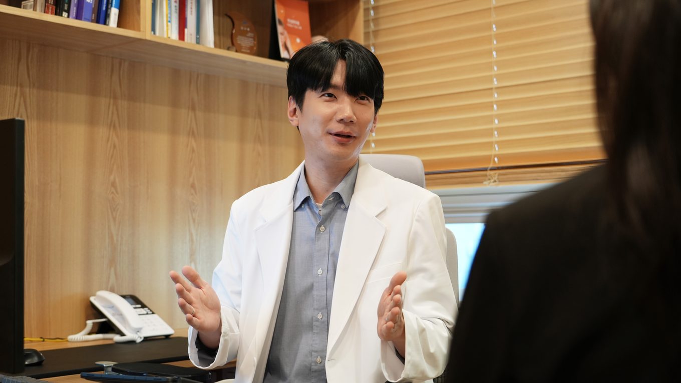 강남탈모병원 여성탈모원인, 검사 수치는 정상인데 계속 빠지는 경우